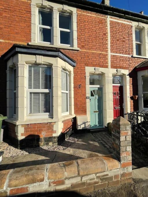 Gloucester Rd 2 Mins Away - Fab, New, Trendy House Bristol Bagian luar foto