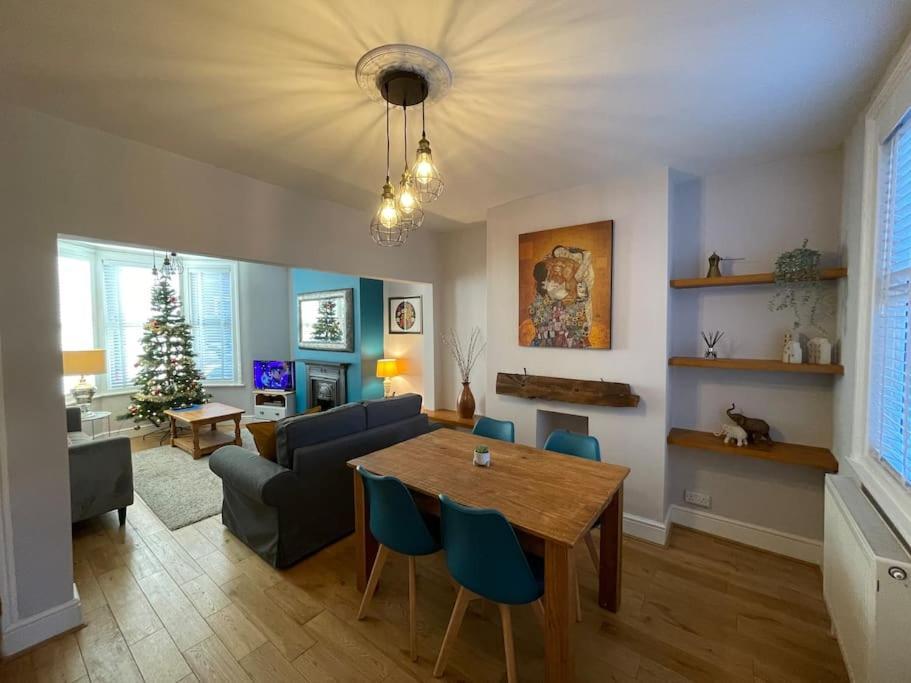 Gloucester Rd 2 Mins Away - Fab, New, Trendy House Bristol Bagian luar foto
